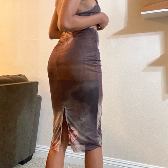 Skirt and top 2-piece set. - Picture 4 of 8